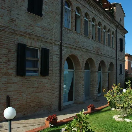 Casa Degli Archi مزرعة للإقامة *